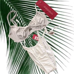 Xhilaration White 2 pc. Bikini Swimwear
Bathing Suit